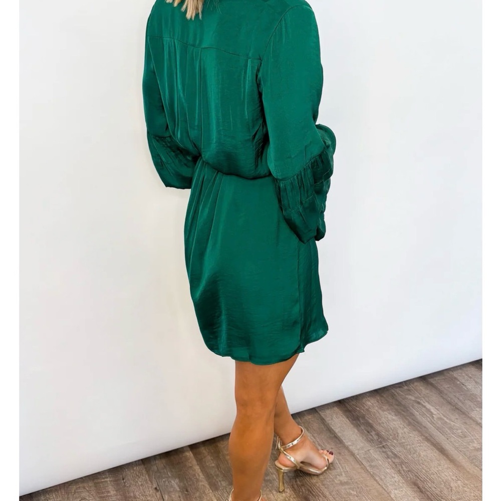 Chic Emerald Elegant Green Ruffle Sleeve mini shirt Dress - Picture 2 of 4